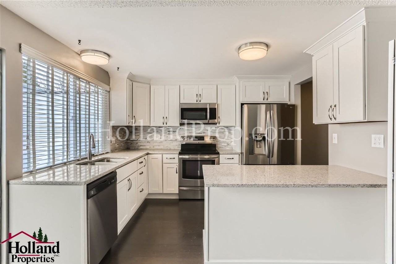 6225 Sw 130th Ave - Photo 4 of 13