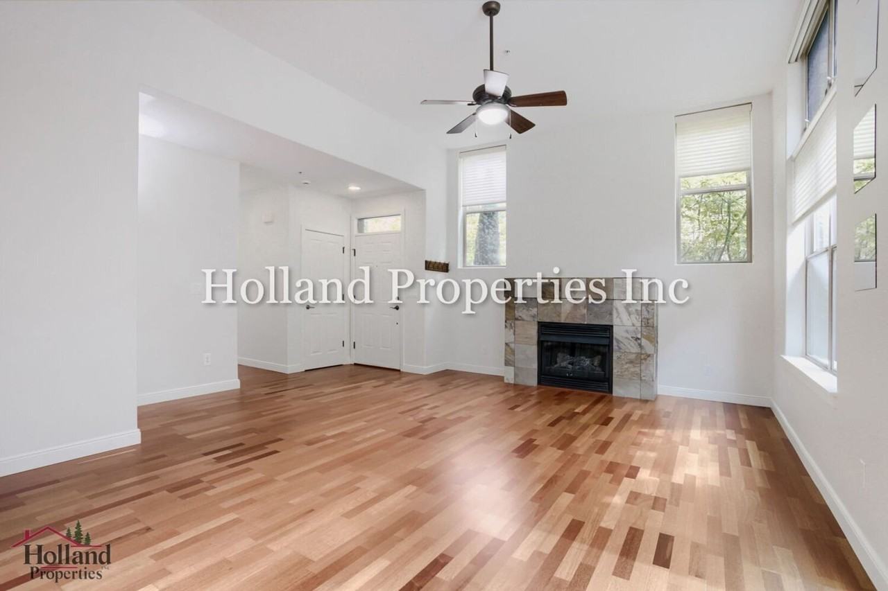 6267 Ne Carillion Dr #104 - Photo 4 of 23