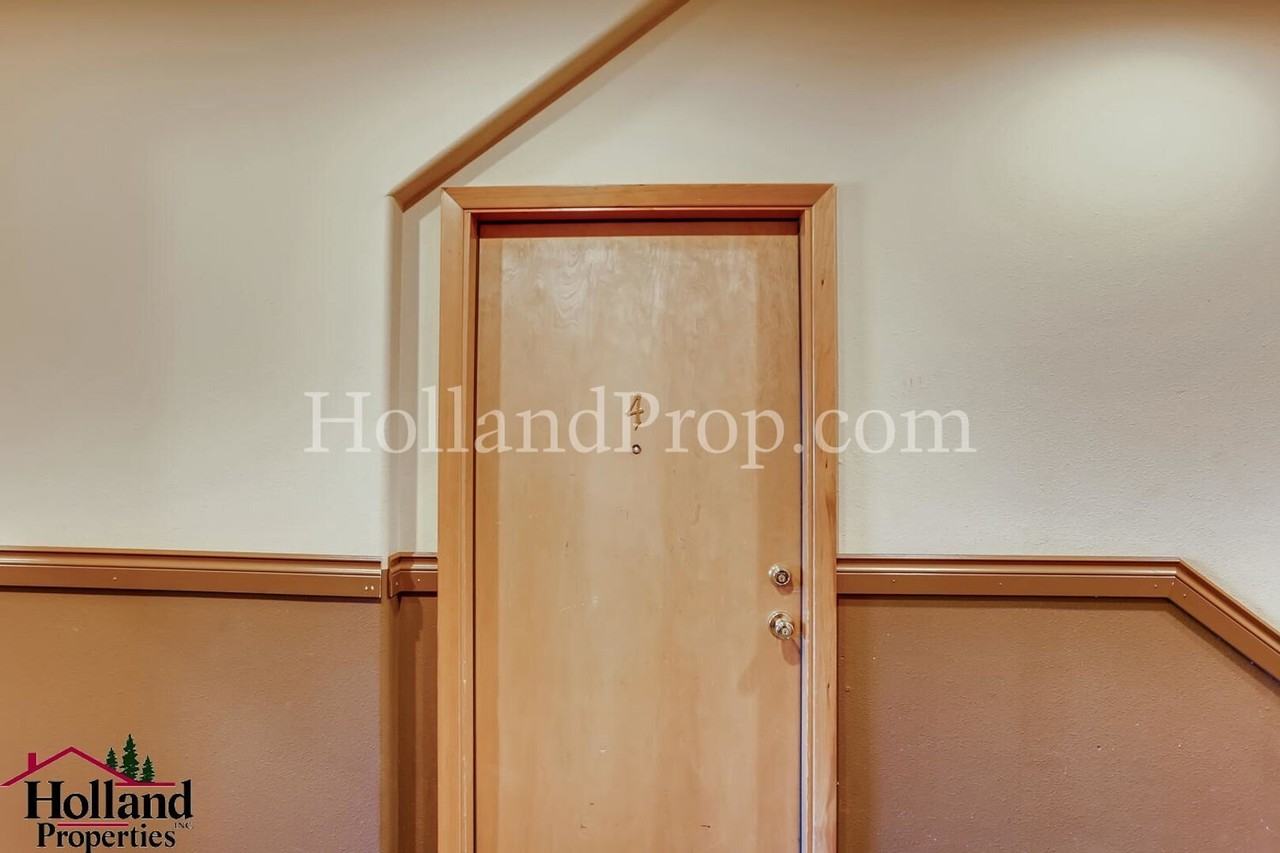 1806 Elm St #4 - Photo 5 of 27