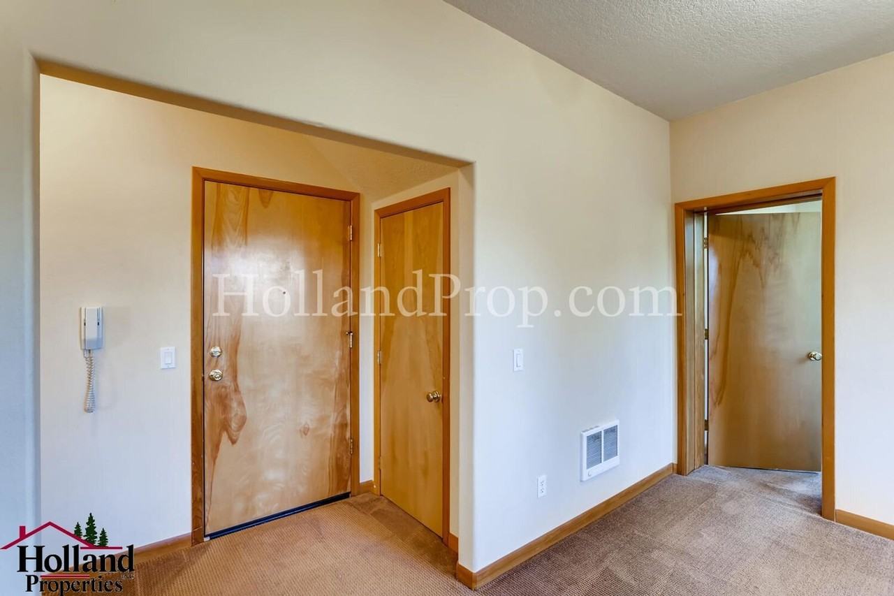 1806 Elm St #4 - Photo 6 of 27