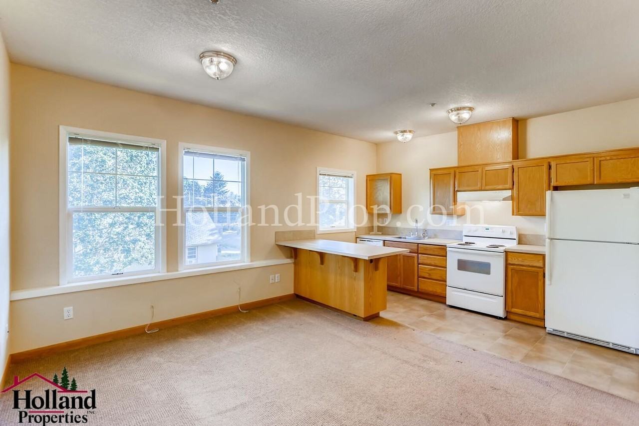 1806 Elm St #4 - Photo 7 of 27