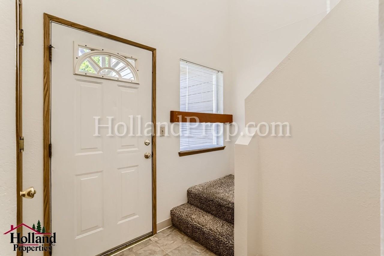 676 Se 5th Ave - Photo 4 of 28