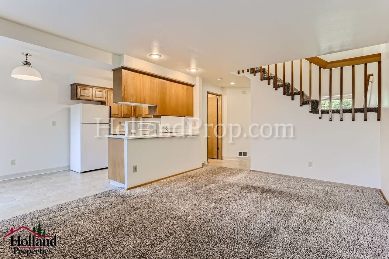 676 Se 5th Ave - Photo 7 of 28