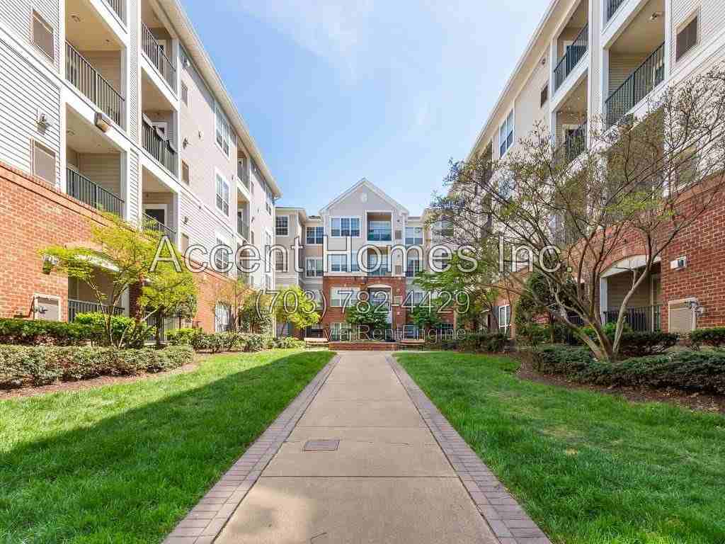 4862 Eisenhower Ave #359