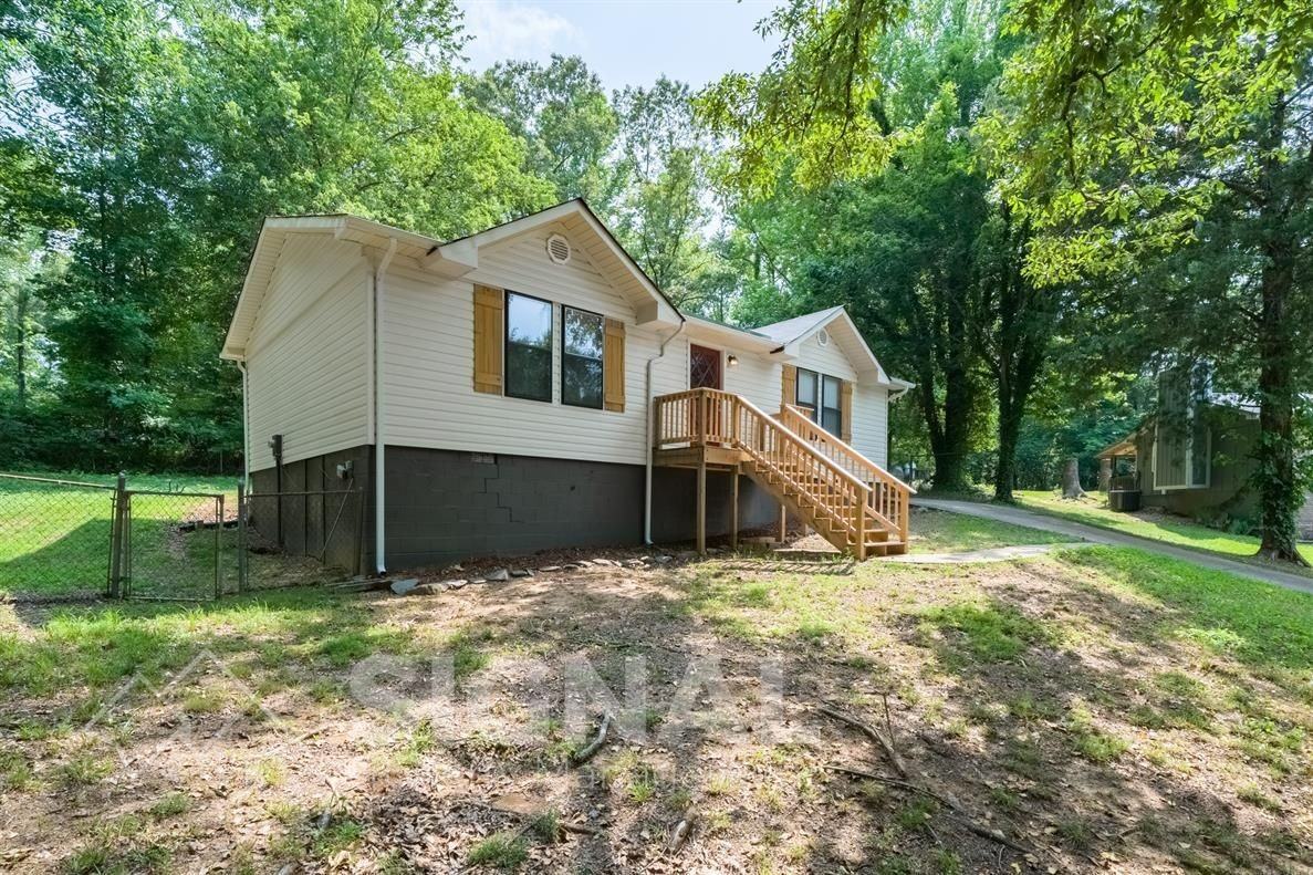 5040 Oak Leaf Cir - Photo 2 of 24