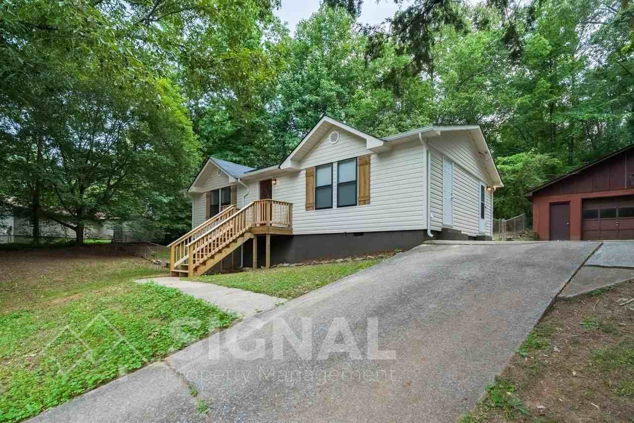 5040 Oak Leaf Cir - Photo 3 of 24