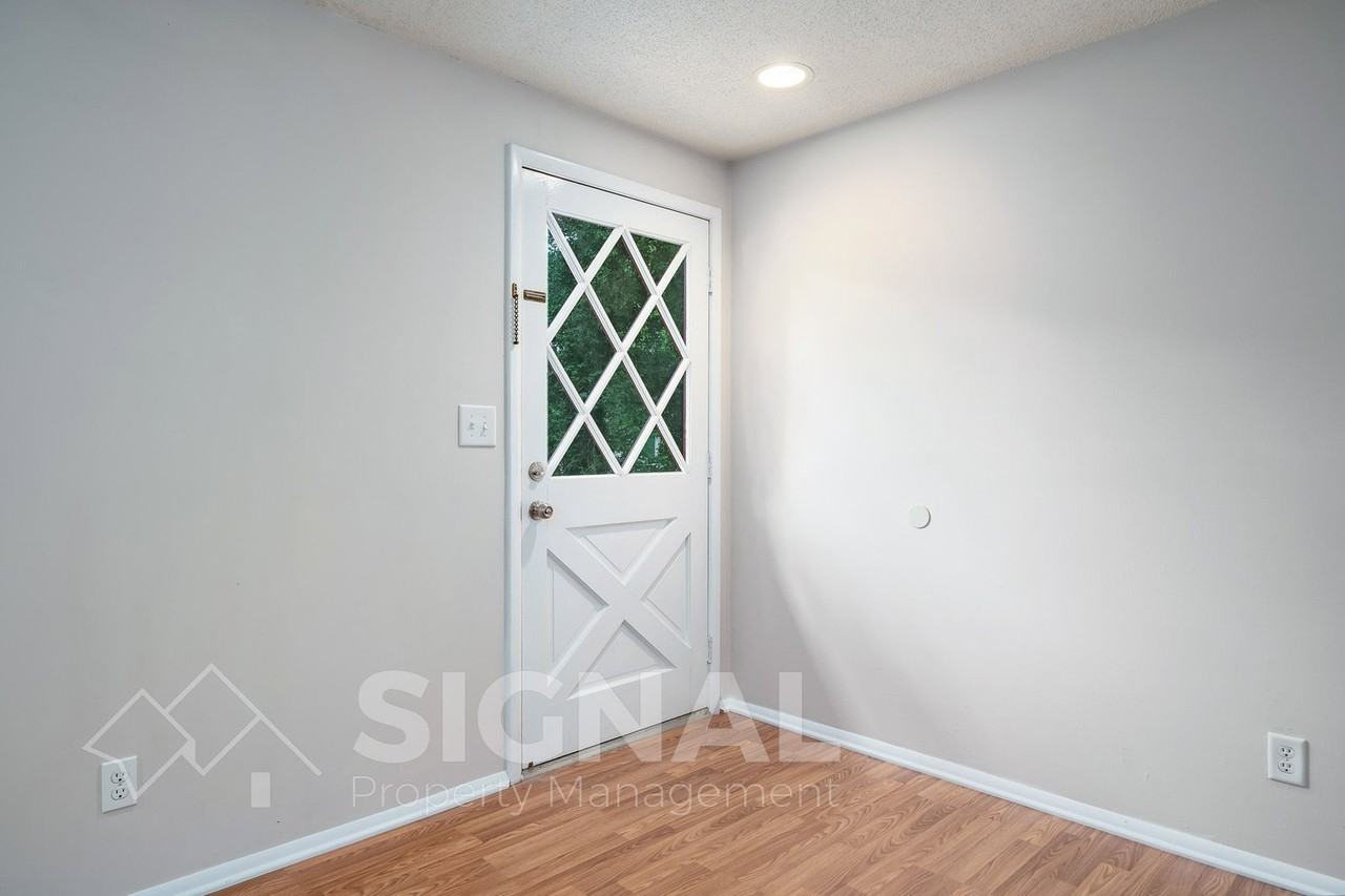 5040 Oak Leaf Cir - Photo 4 of 24