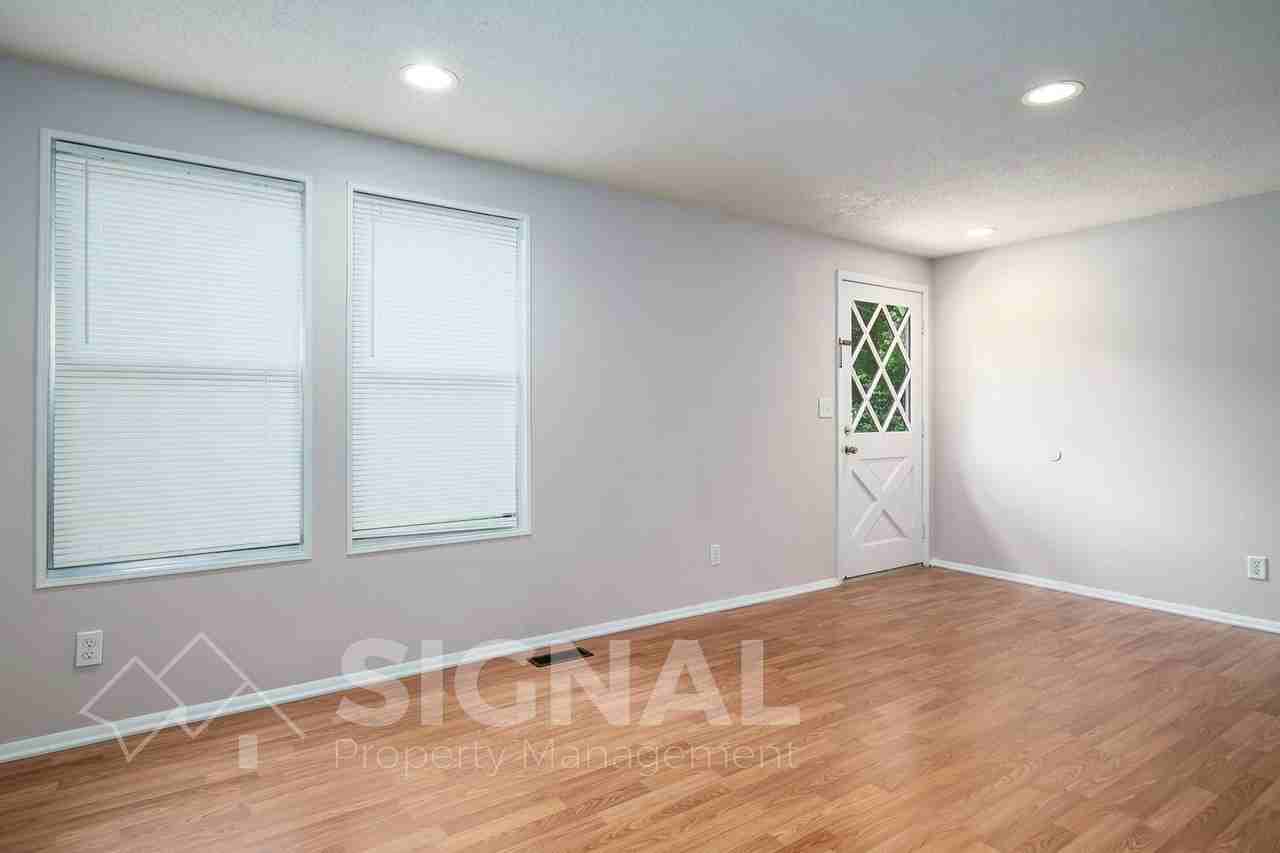 5040 Oak Leaf Cir - Photo 6 of 24