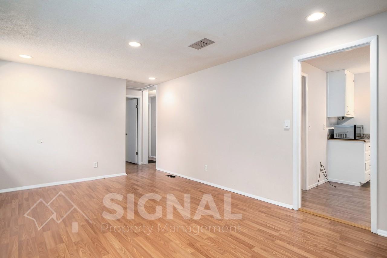 5040 Oak Leaf Cir - Photo 7 of 24