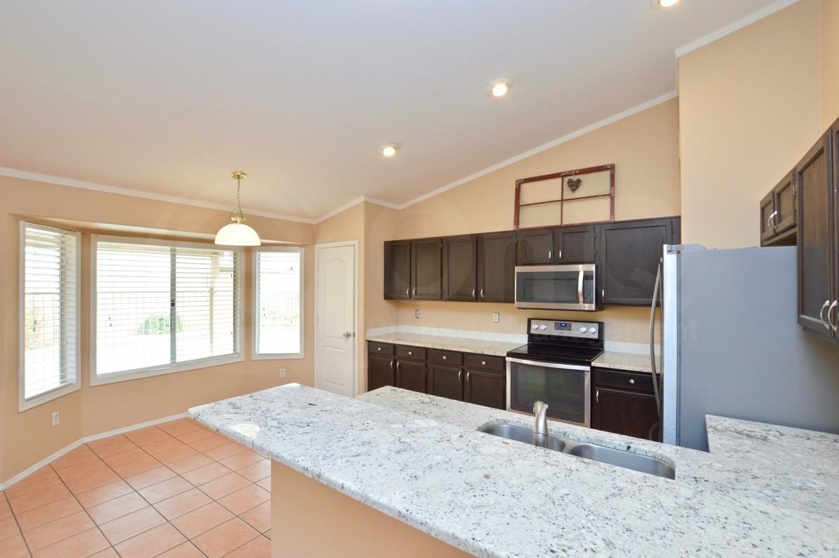 931 N Rock St - Photo 4 of 22