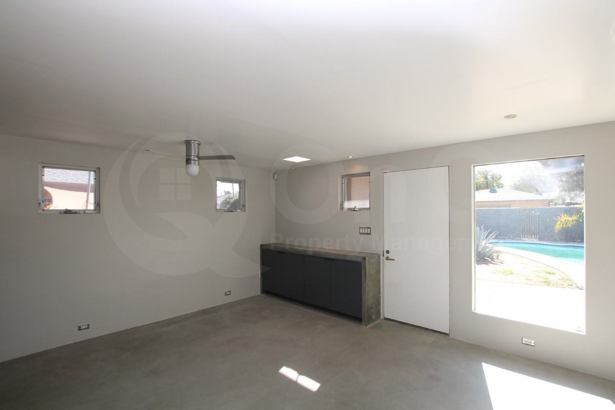 711 W Wilshire Dr - Photo 6 of 22