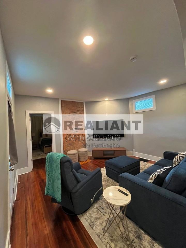 529 Lindsey St - Photo 3 of 11