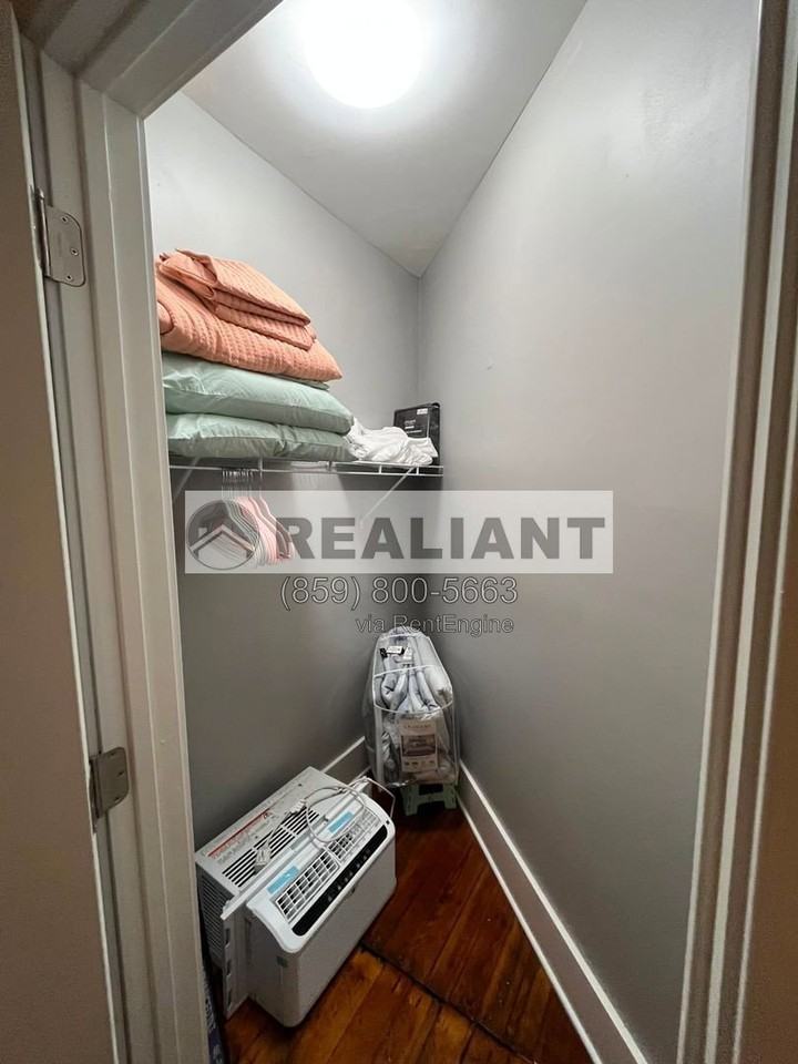 529 Lindsey St - Photo 7 of 11