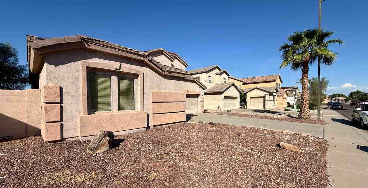 13248 W Stella Ln - Photo 2 of 37