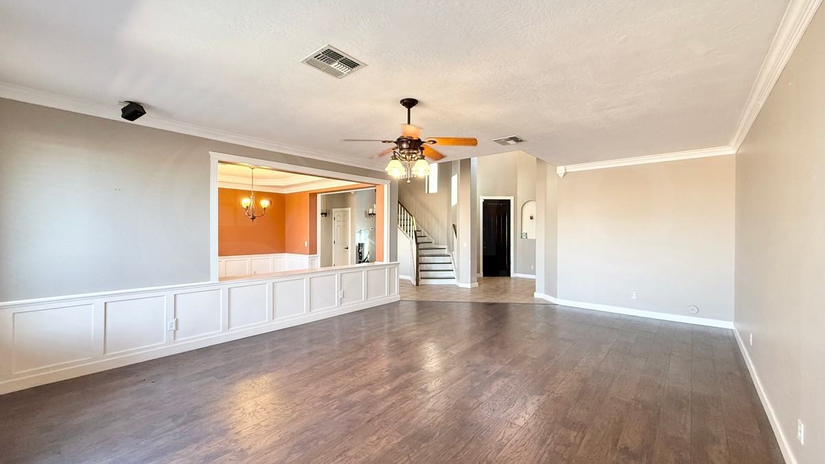 13248 W Stella Ln - Photo 5 of 37