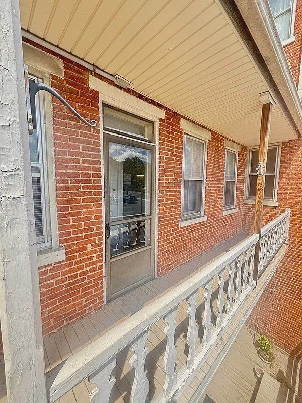 942 Columbia Ave #2 - Photo 5 of 22