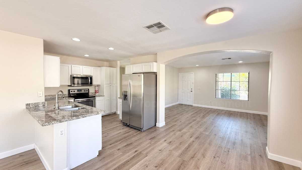 2431 W Sawtooth Way - Photo 4 of 20