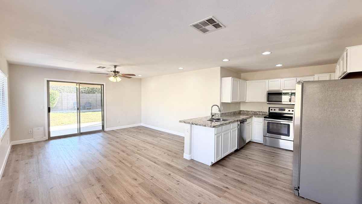 2431 W Sawtooth Way - Photo 6 of 20