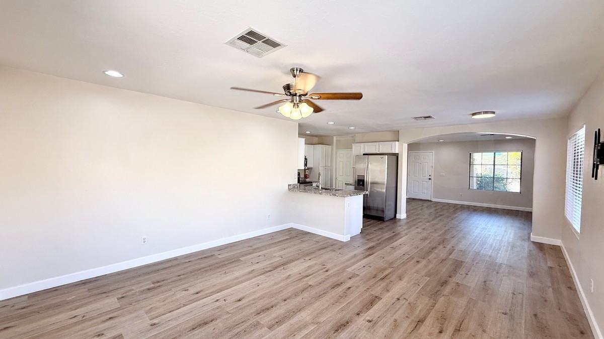 2431 W Sawtooth Way - Photo 7 of 20