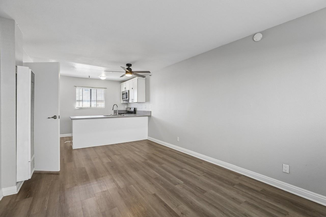 13220 Cordary Ave. - Photo 4 of 22