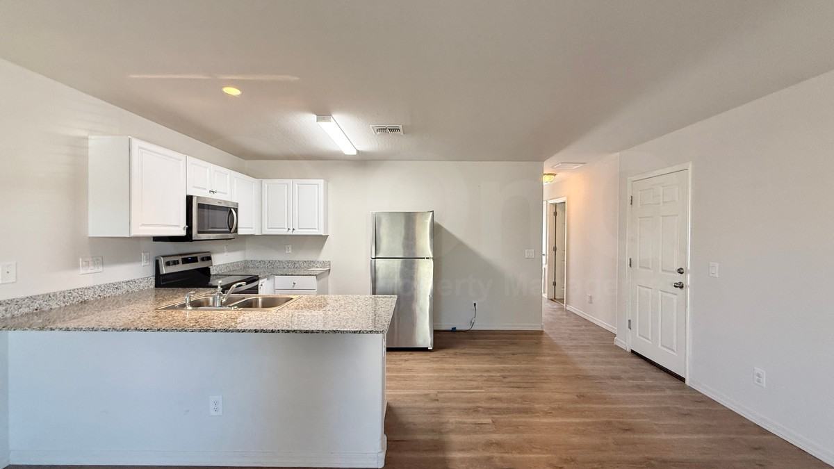 135 W Watson Pl - Photo 6 of 18