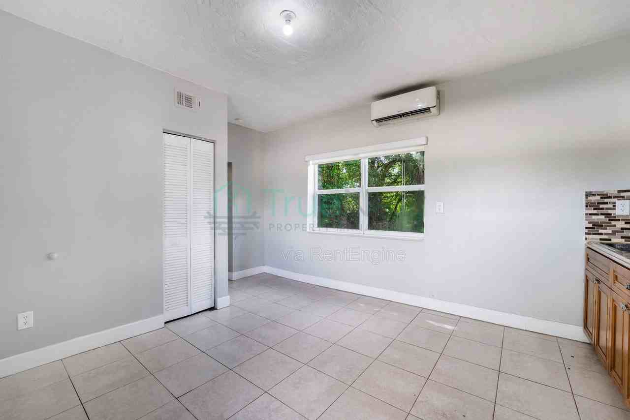 1136 Ne 167th St #A - Photo 3 of 19