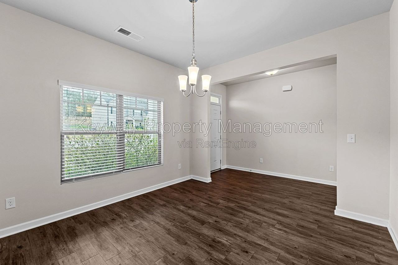 5033 Vine Ln - Photo 5 of 35