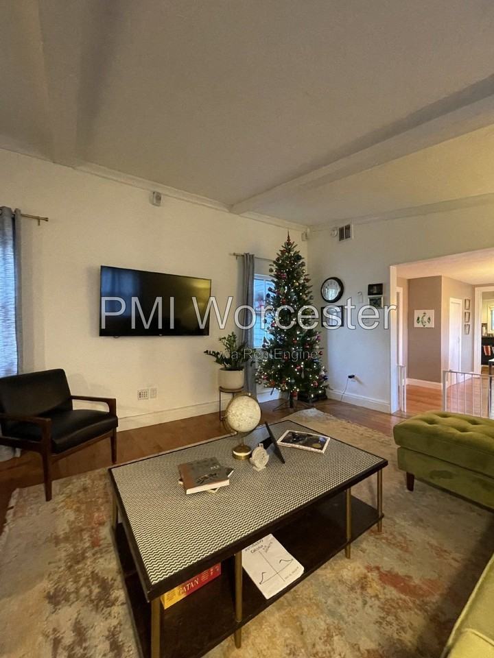 437 S Bolton Rd - Photo 4 of 41