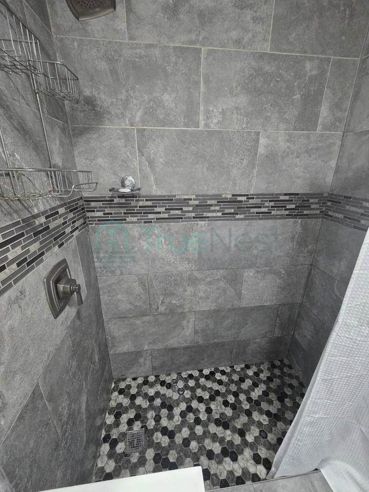 835 Ne 178th Ter #3 - Photo 4 of 30
