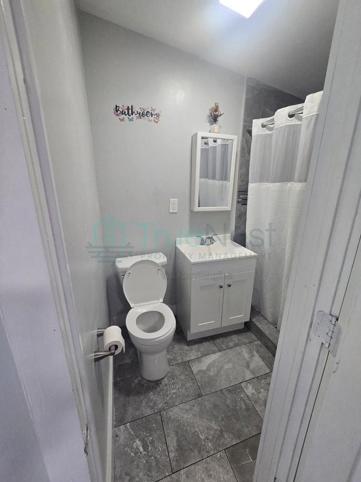 835 Ne 178th Ter #3 - Photo 5 of 30