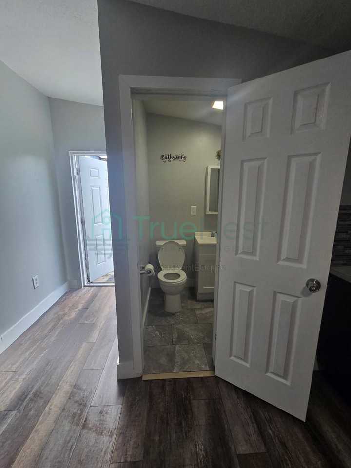 835 Ne 178th Ter #3 - Photo 6 of 30