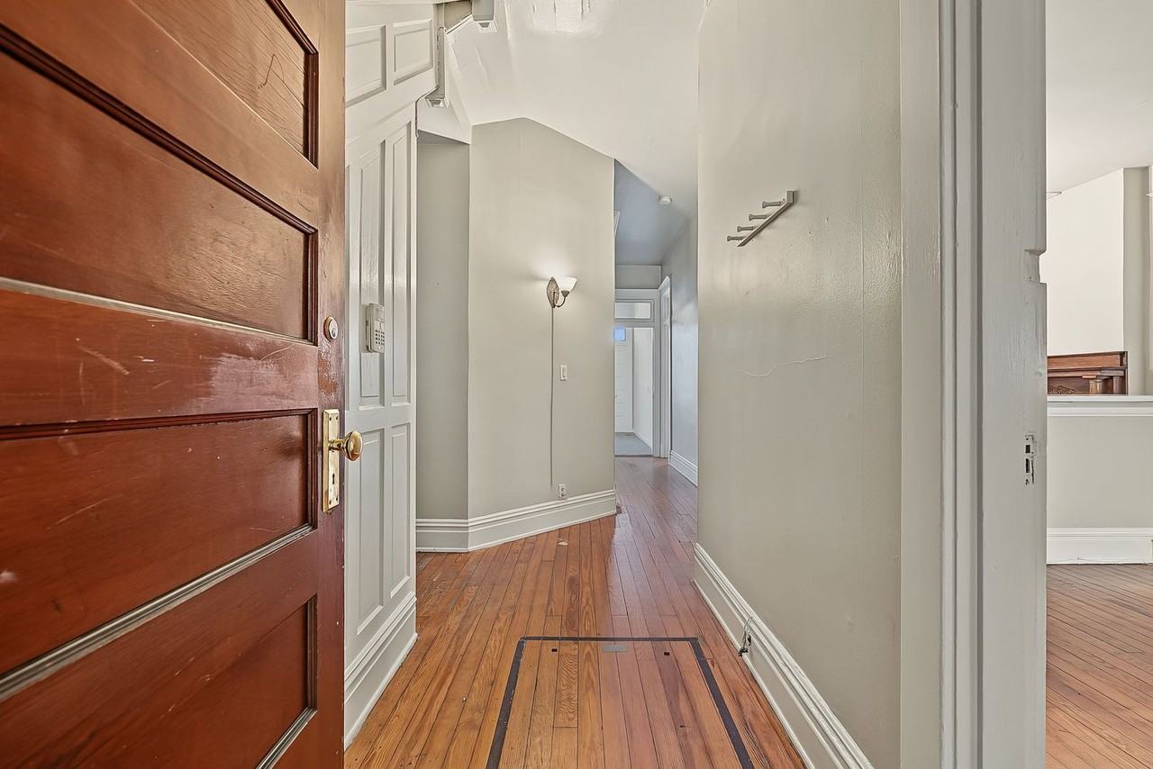 615 Chimborazo Blvd #1 - Photo 3 of 29