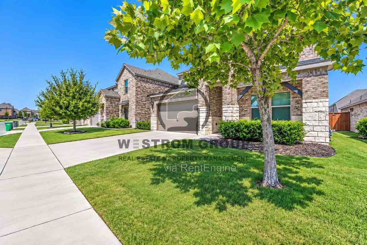 2148 Bellatrix Dr - Photo 3 of 45