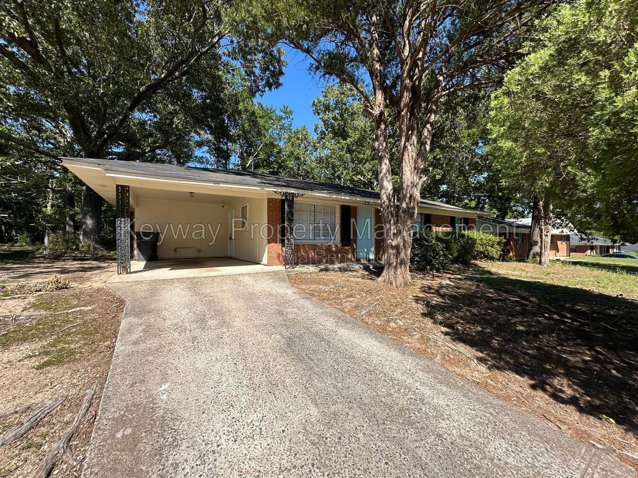2492 Dublin Dr - Photo 3 of 17