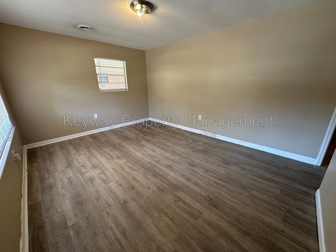 2492 Dublin Dr - Photo 4 of 17