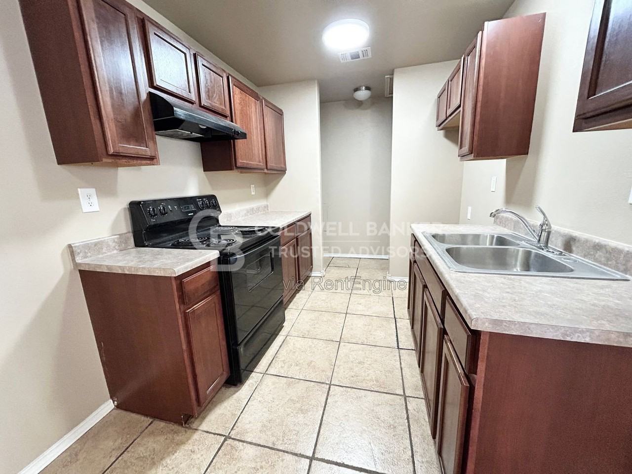 719 43rd St - Photo 4 of 8