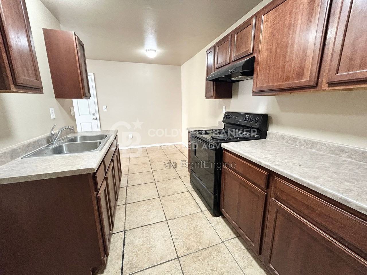 719 43rd St - Photo 5 of 8