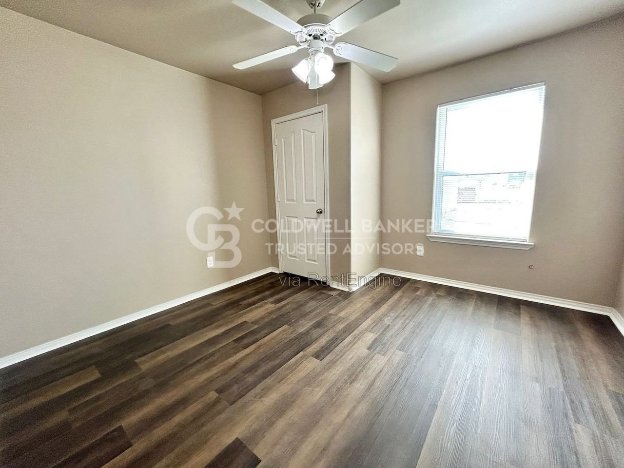 719 43rd St - Photo 7 of 8