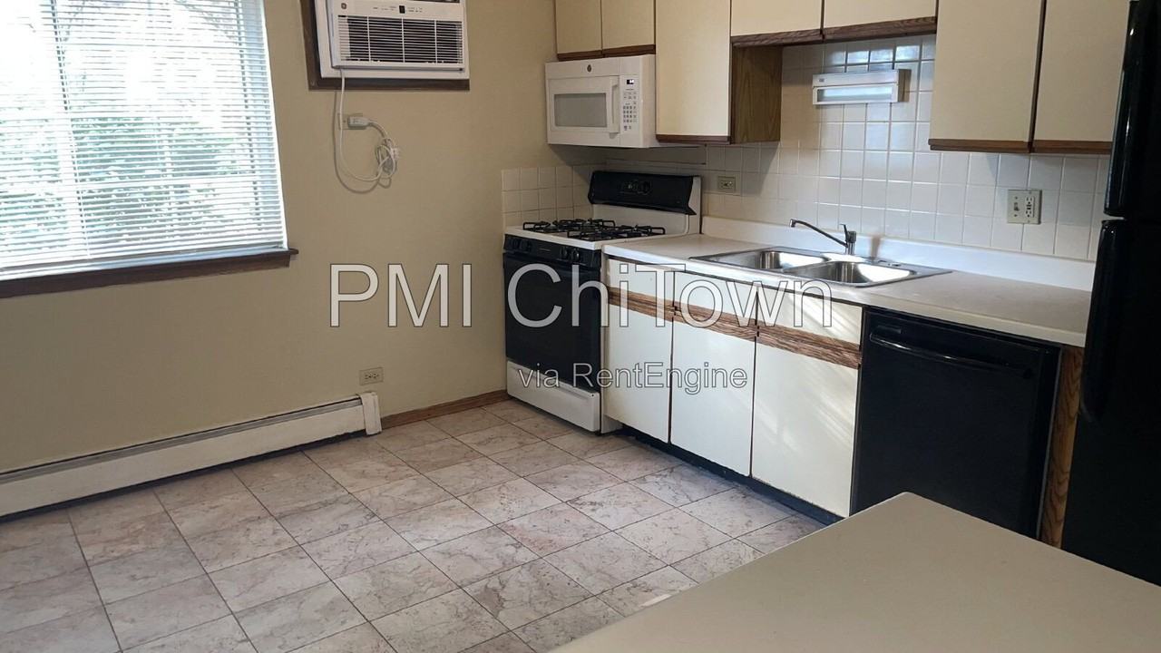 2276 Century Point Ln #B - Photo 4 of 11