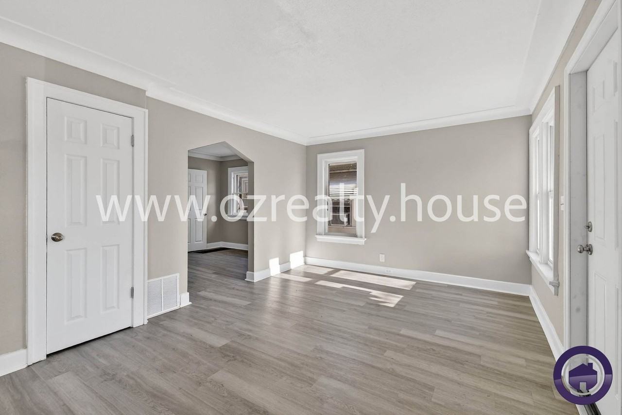 1840 Marne Ave - Photo 3 of 22