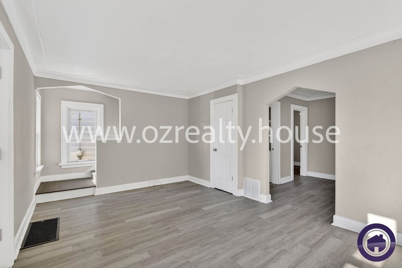 1840 Marne Ave - Photo 4 of 22