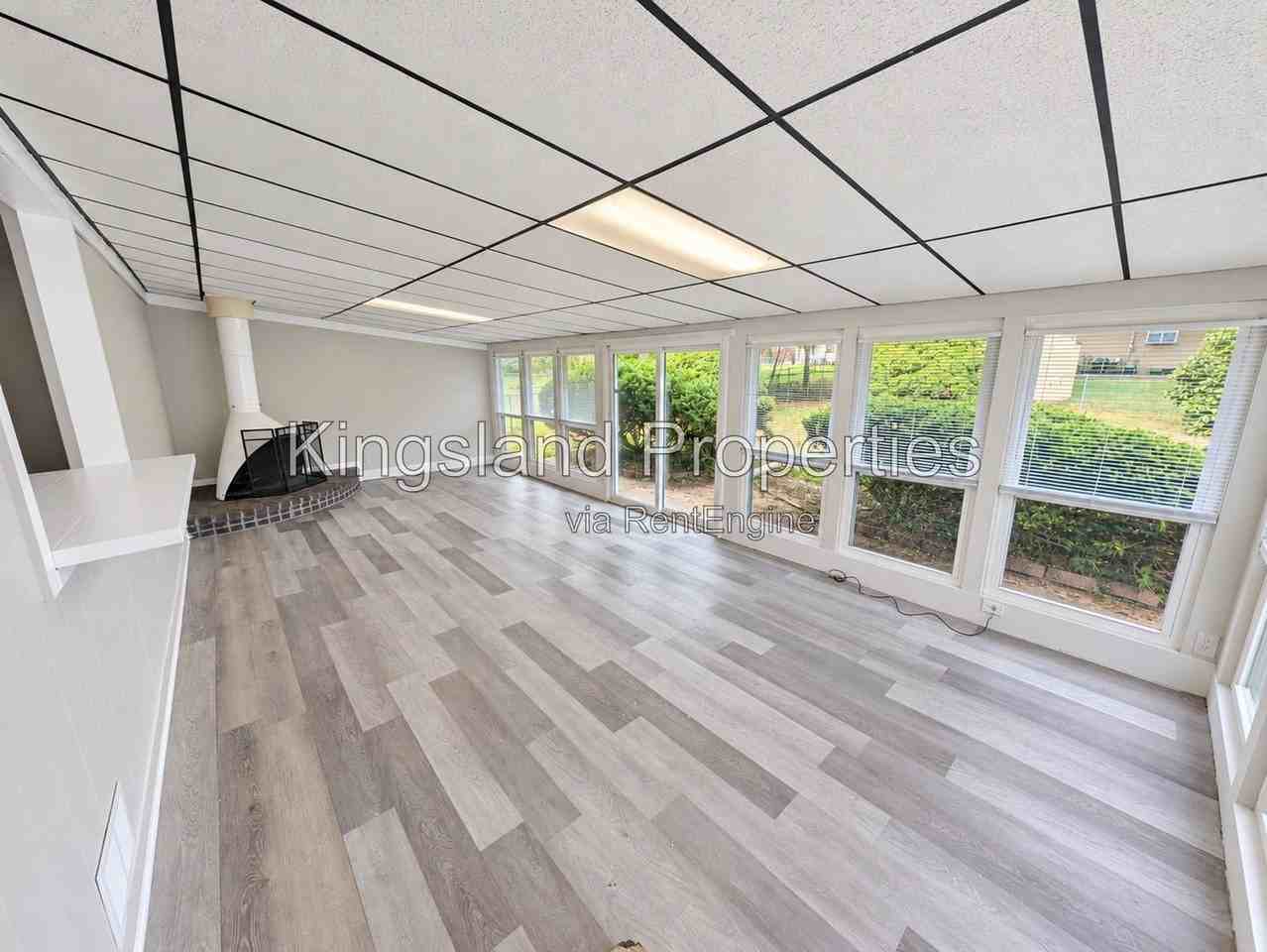 1321 Columbus Dr - Photo 3 of 25