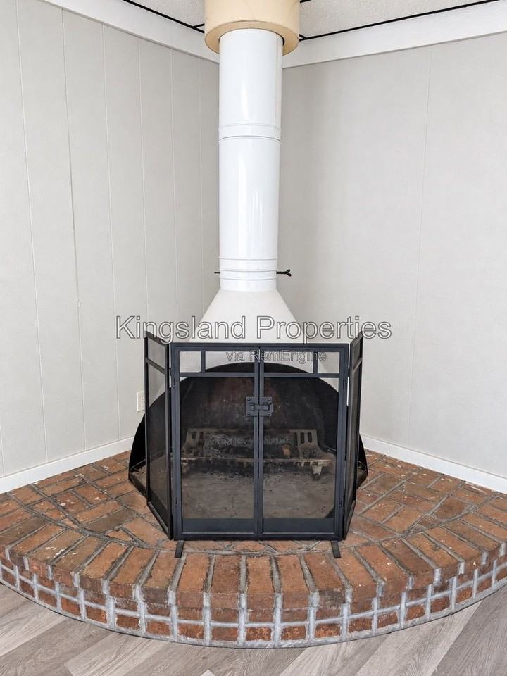 1321 Columbus Dr - Photo 4 of 25