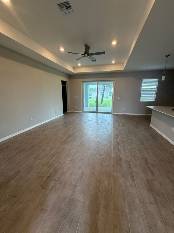 12043 Crossgate Ave - Photo 6 of 32