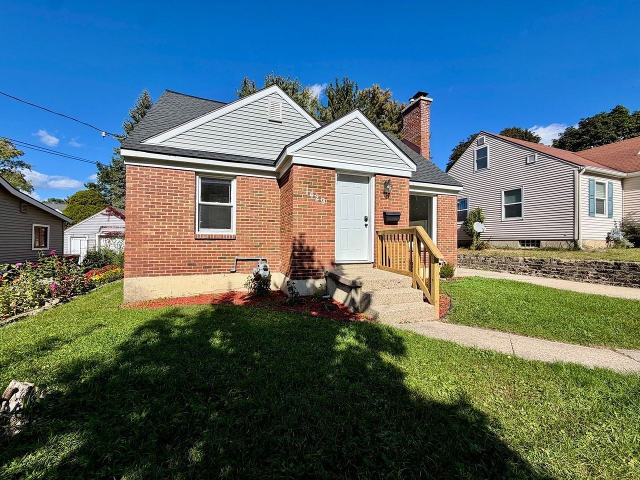 1429 Louise St Se - Photo 6 of 34