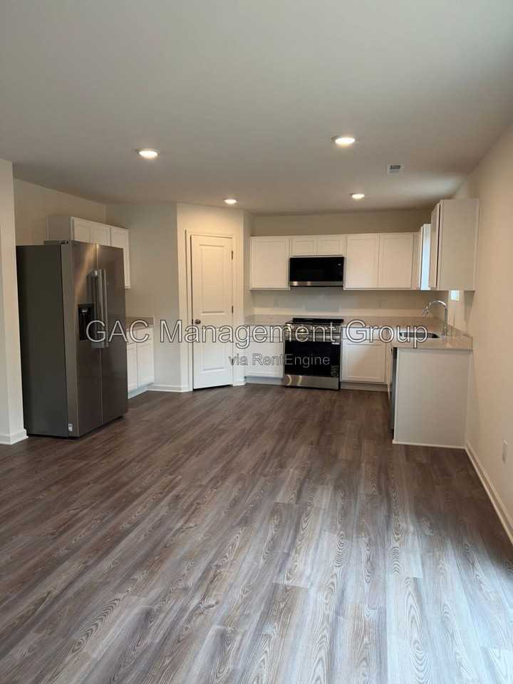 922 Waterworks Rd - Photo 3 of 31