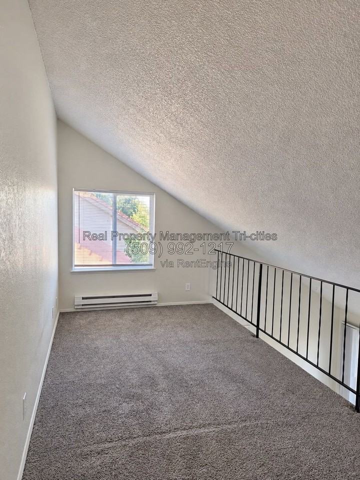 1025 W Entiat Ave #B6 - Photo 2 of 11