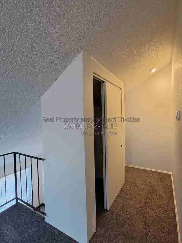 1025 W Entiat Ave #B6 - Photo 3 of 11