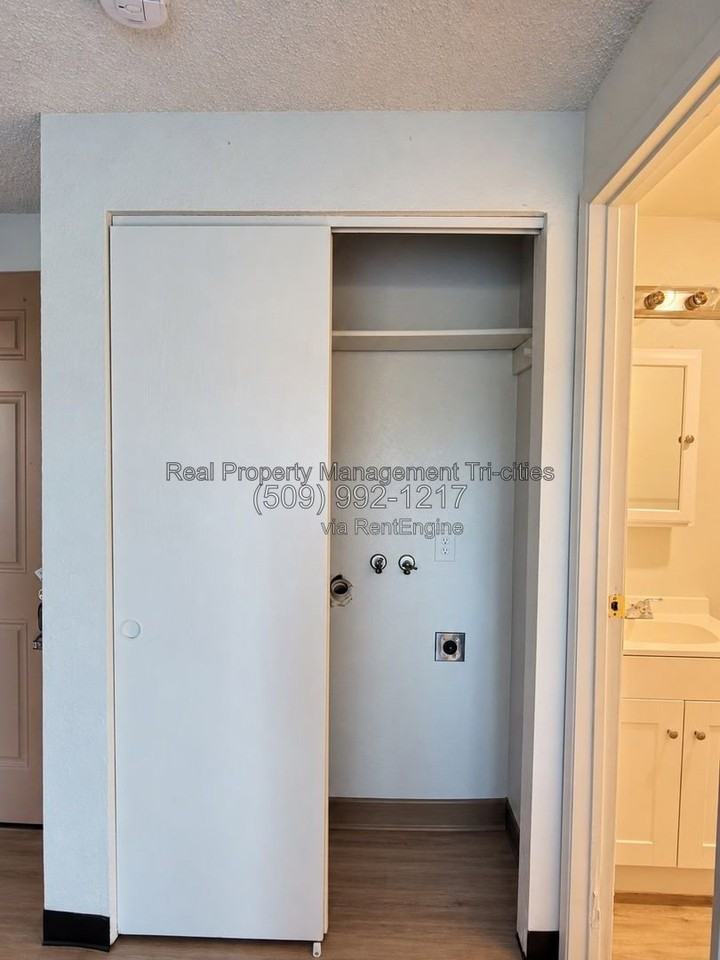 1025 W Entiat Ave #B6 - Photo 5 of 11