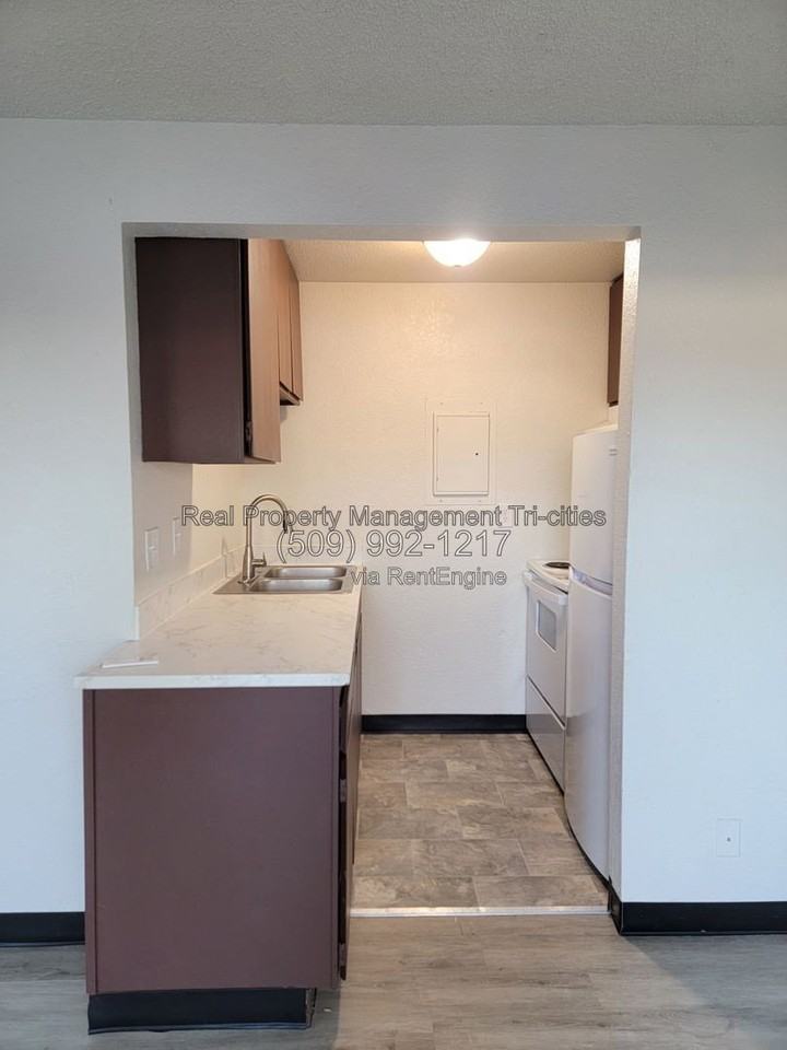 1025 W Entiat Ave #B6 - Photo 6 of 11